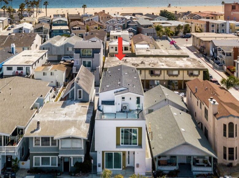 Home exchange in Newport Beach CA, aerial view of the 3 bedroom home