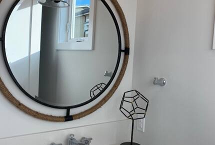 Home exchange in Newport Beach CA, downstairs half bathroom