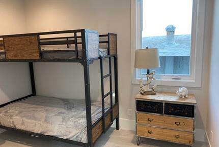 Home exchange in Newport Beach CA, guest room with twin bunk bed