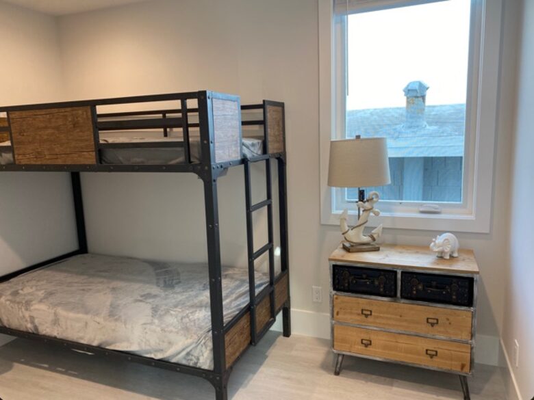 Home exchange in Newport Beach CA, guest room with twin bunk bed