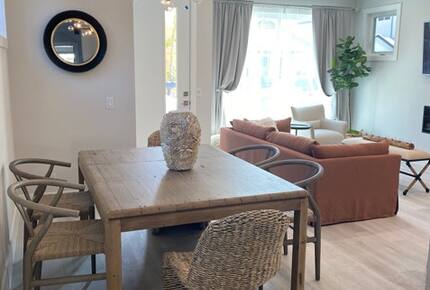 Home exchange in Newport Beach CA, dining table that seats 6