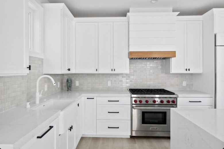 Home exchange in Newport Beach CA, kitchen with stainless steel oven