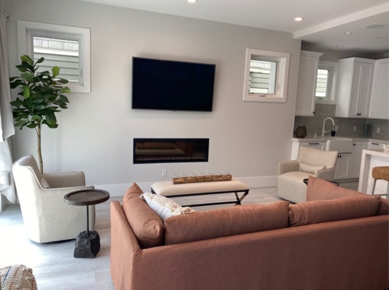 Home exchange in Newport Beach CA, living room with gas fireplace & TV