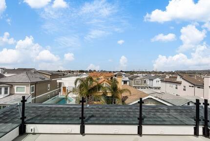 Home exchange in Newport Beach CA, neighborhood views from the rooftop