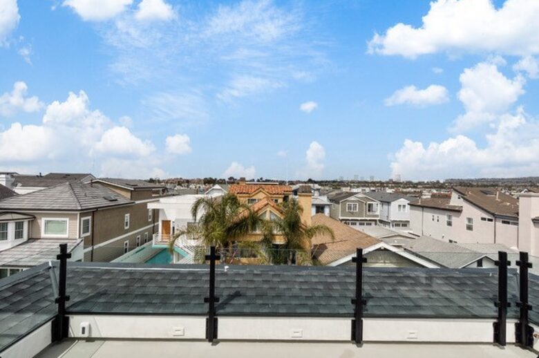 Home exchange in Newport Beach CA, neighborhood views from the rooftop