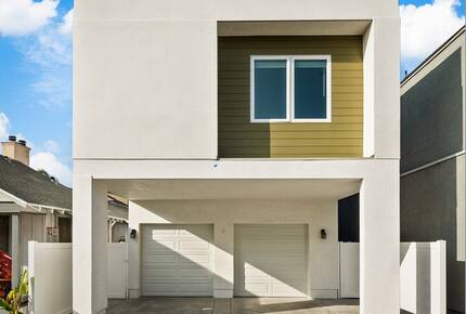 Home exchange in Newport Beach CA, exterior view of the rear carport