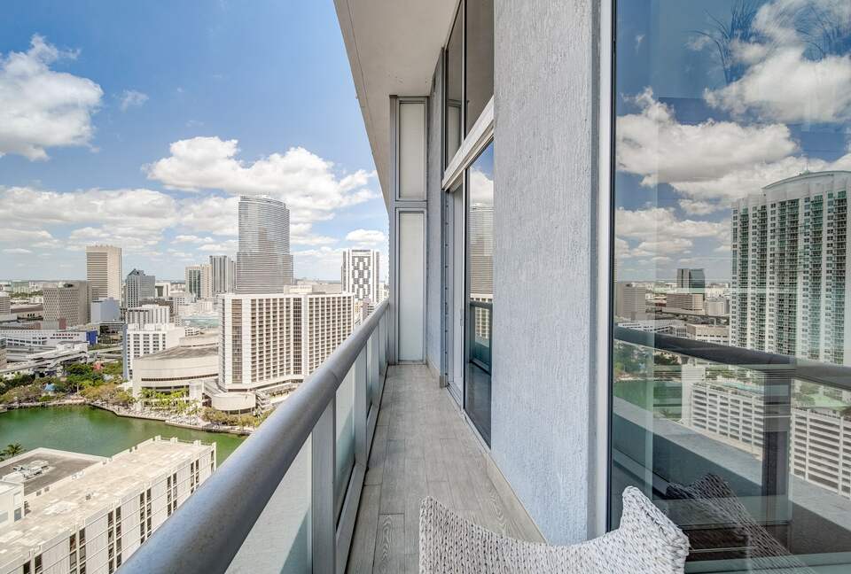 Home exchange in Miami FL, balcony overlooking the city and water