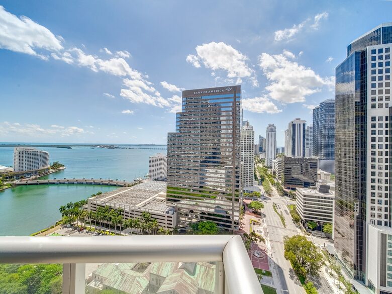 Home exchange in Miami FL, view of the city & ocean from the balcony