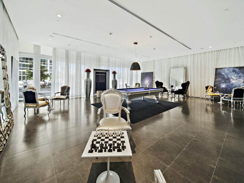 Home exchange in Miami FL, lobby with chess game and pool table