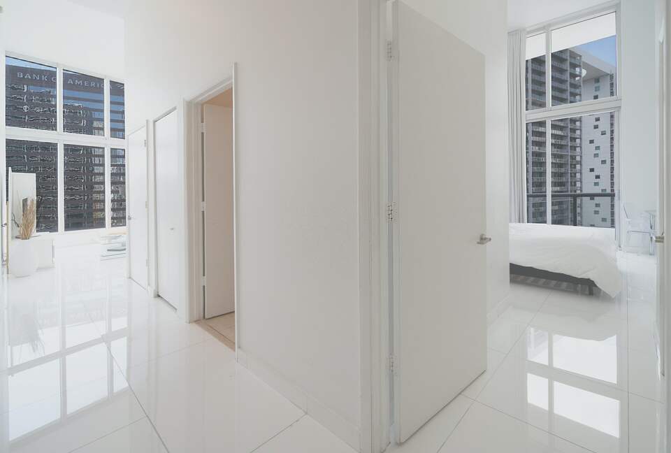 Home exchange in Miami FL, hallway leading to a bedroom