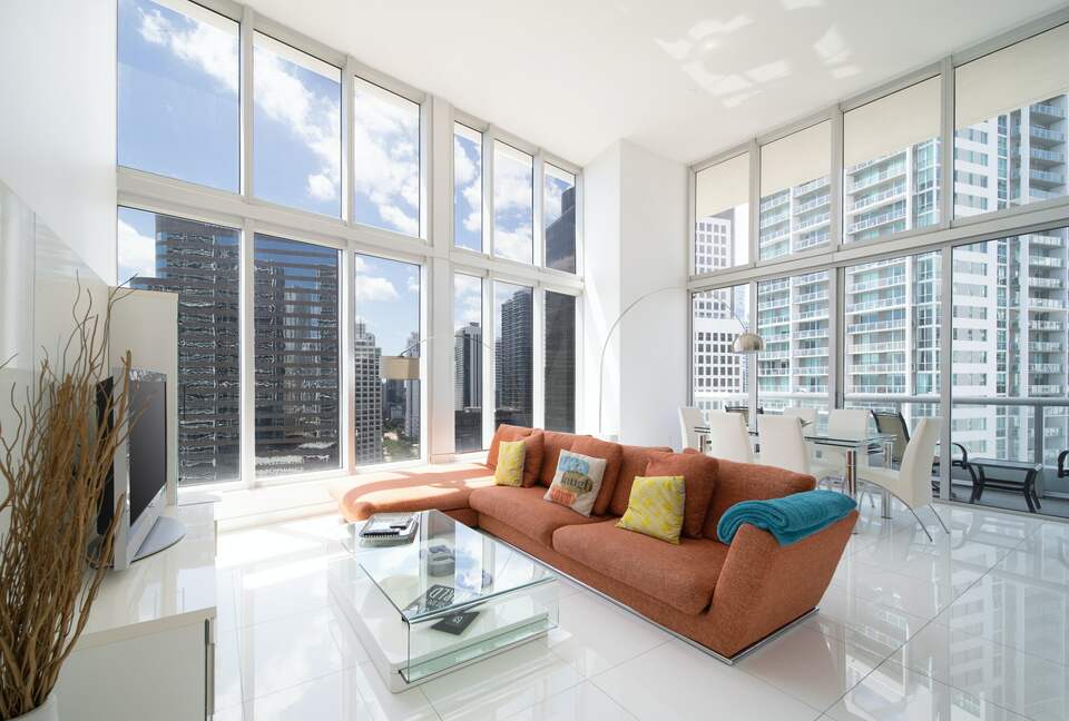 Home exchange in Miami FL, living room with city views
