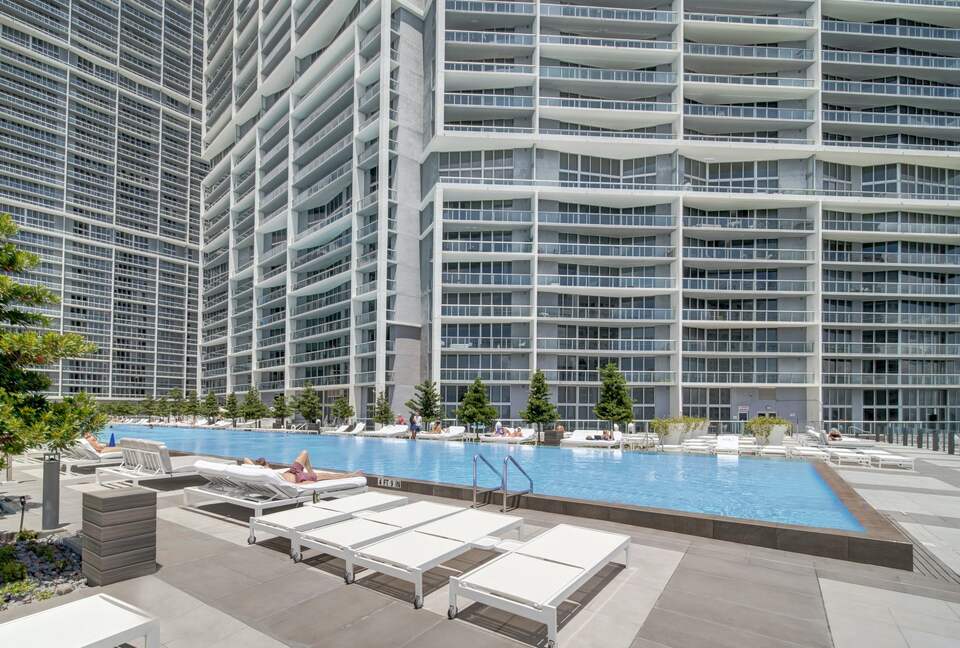 Home exchange in Miami FL, in ground pool on 15th floor terrace