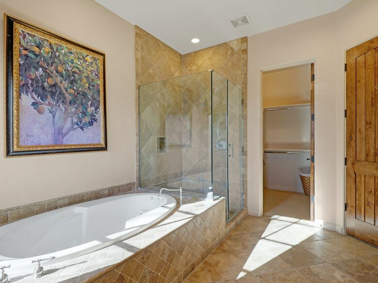 Home exchange in Scottsdale AZ, guest bathroom with walk-in shower