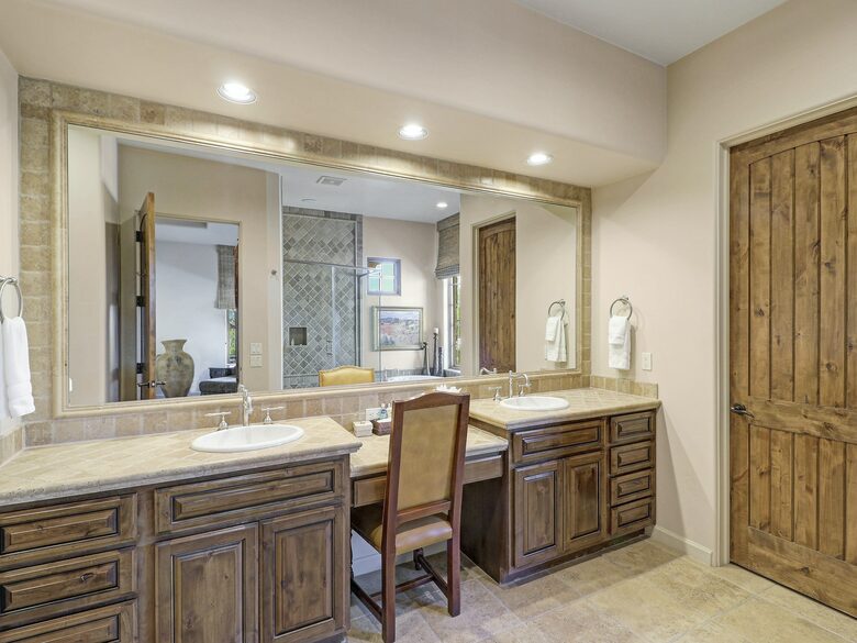 Home exchange in Scottsdale AZ, master bath dual vanity with chair