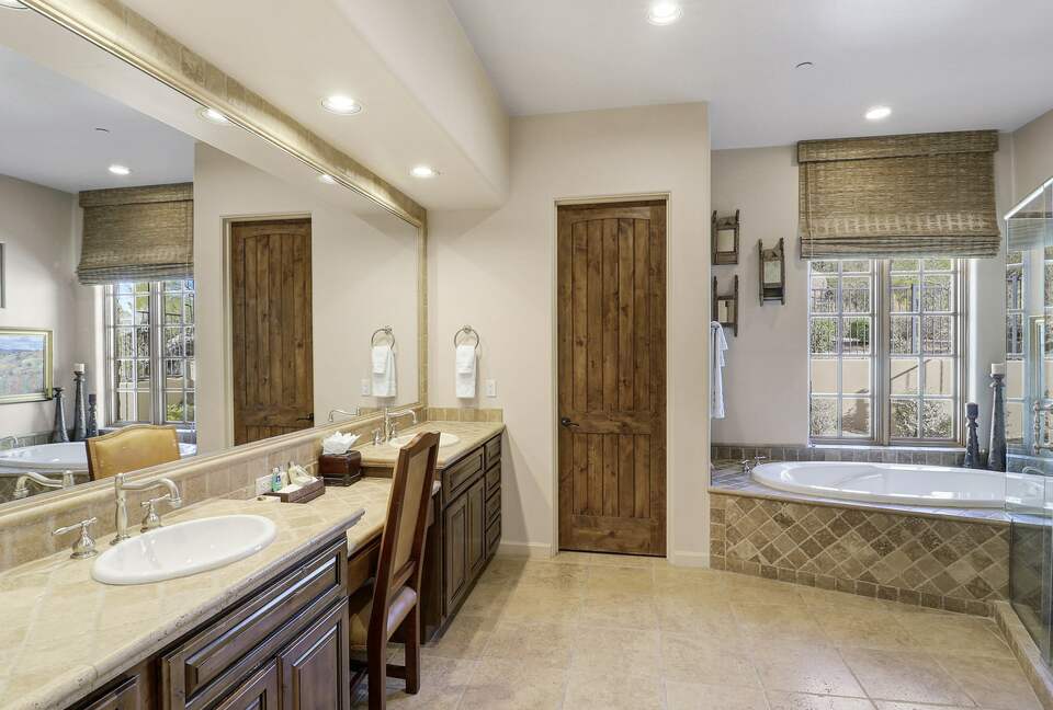 Home exchange in Scottsdale AZ, full ensuite master bathroom