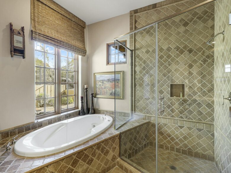 Home exchange in Scottsdale AZ, master bathroom separate tub & shower