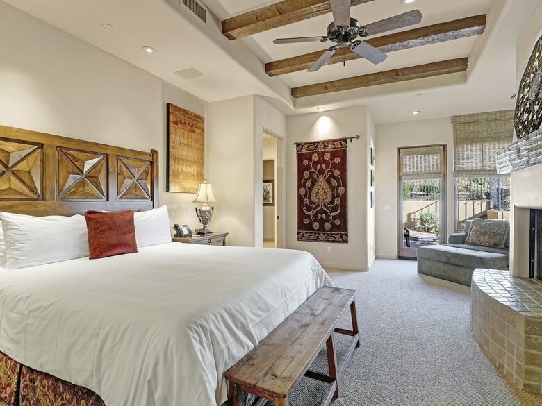Home exchange in Scottsdale AZ, master suite with king size bed