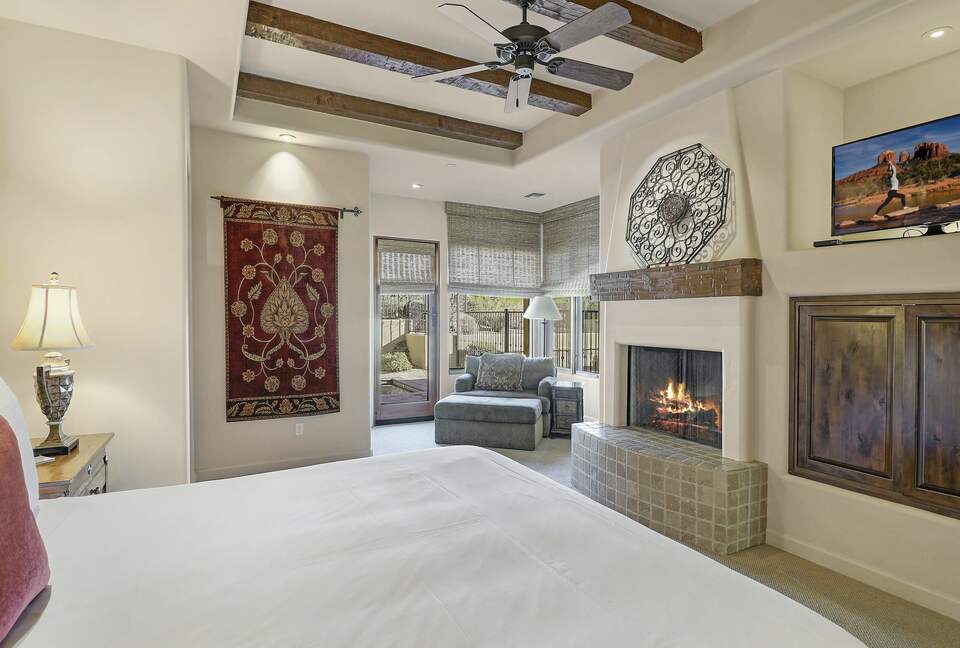 Home exchange in Scottsdale AZ, master bedroom with fireplace