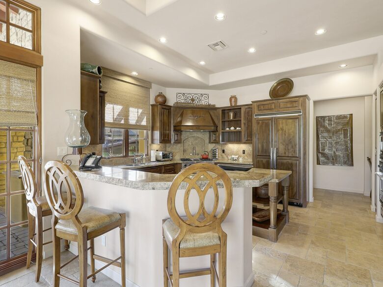 Home exchange in Scottsdale AZ, kitchen breakfast bar that seats 3