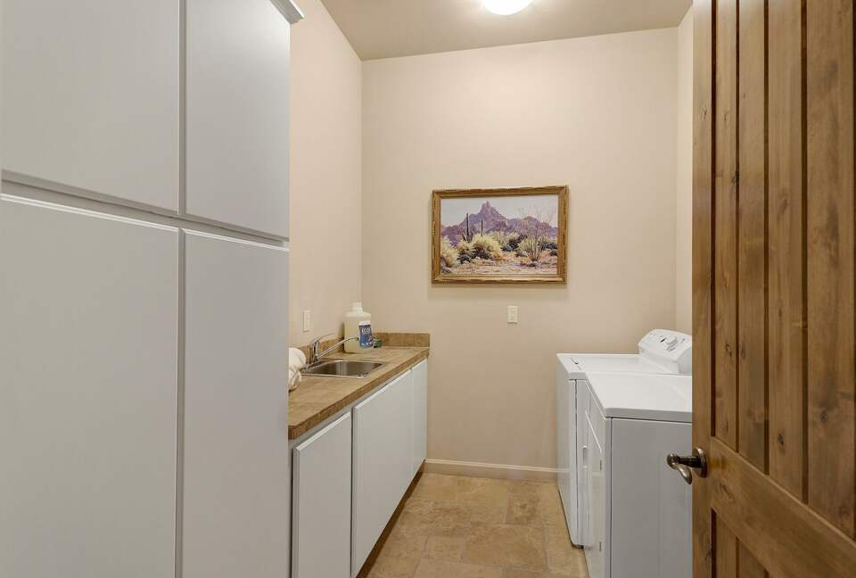 Home exchange in Scottsdale AZ, laundry room with washer/dryer