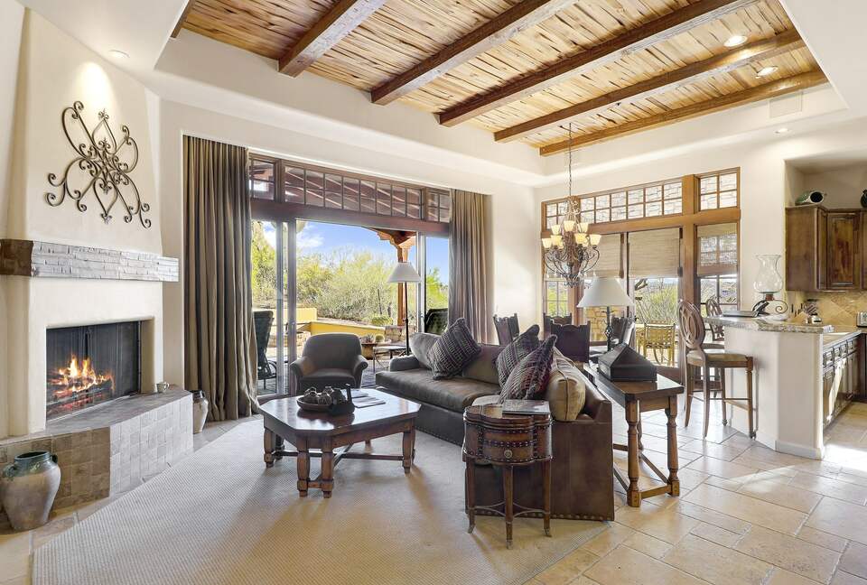 Home exchange in Scottsdale AZ, living room with sectional sofa