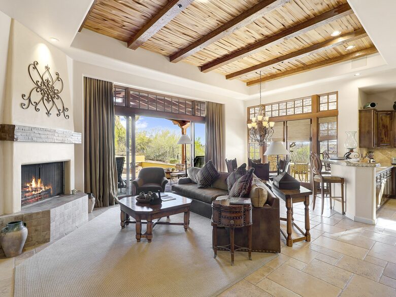 Home exchange in Scottsdale AZ, living room with sectional sofa