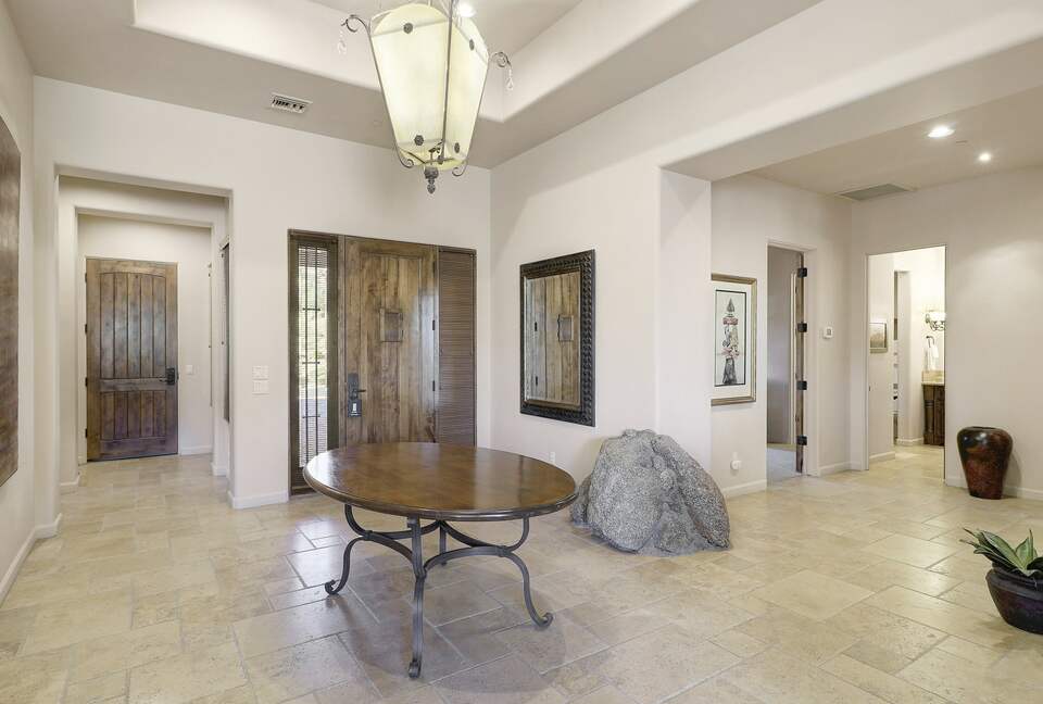 Home exchange in Scottsdale AZ, interior entry way with table