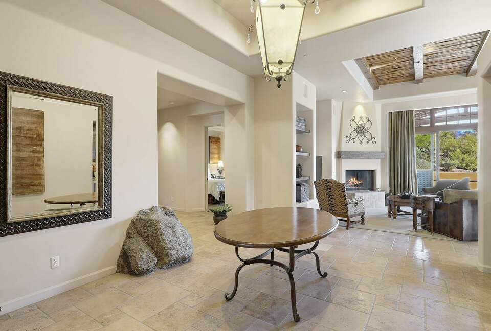 Home exchange in Scottsdale AZ, interior entryway with table
