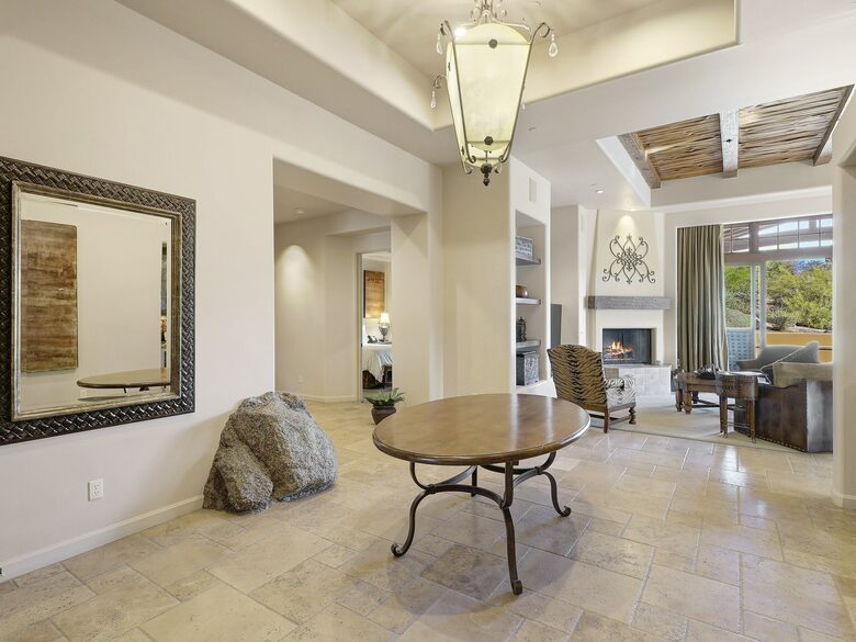 Home exchange in Scottsdale AZ, interior entryway with table