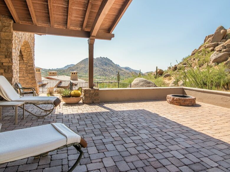Home exchange in Scottsdale AZ, outdoor terrace with lounge chairs