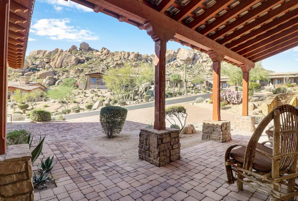 Home exchange in Scottsdale AZ, front porch with seating