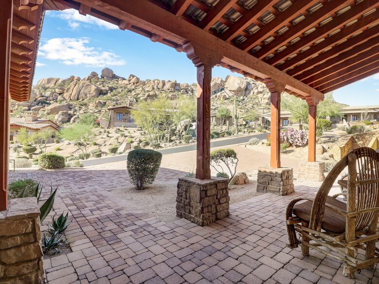 Home exchange in Scottsdale AZ, front porch with seating