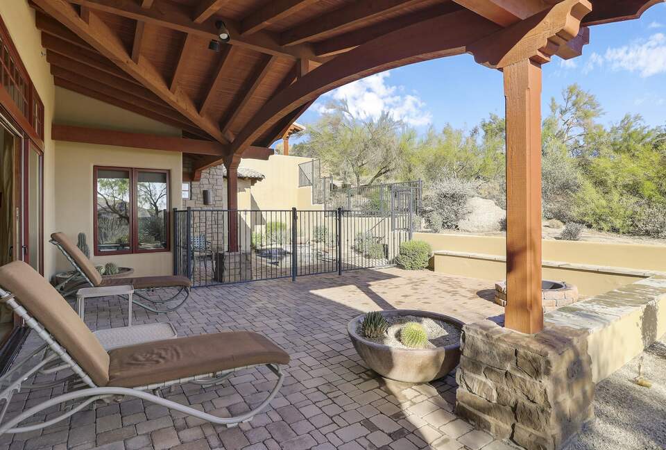 Home exchange in Scottsdale AZ, outdoor patio with lounge seating