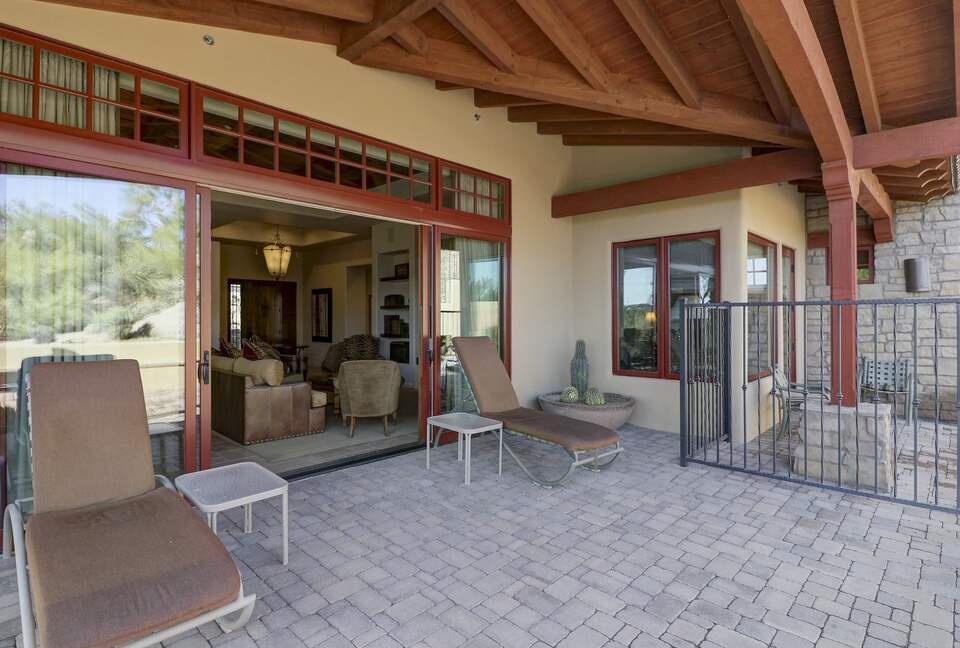 Home exchange in Scottsdale AZ, outdoor patio with lounge seating