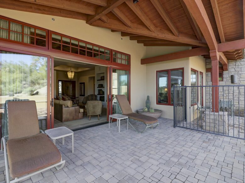 Home exchange in Scottsdale AZ, outdoor patio with lounge seating