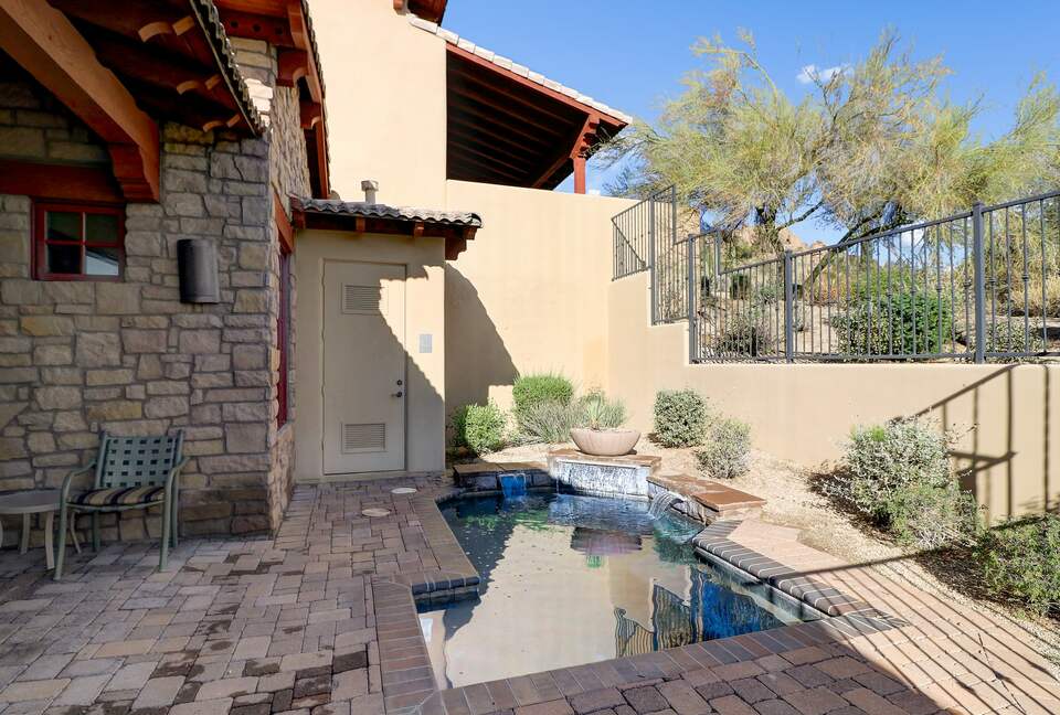 Home exchange in Scottsdale AZ, patio with plunge pool