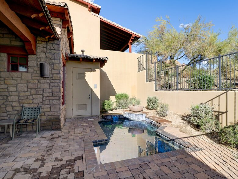 Home exchange in Scottsdale AZ, patio with plunge pool
