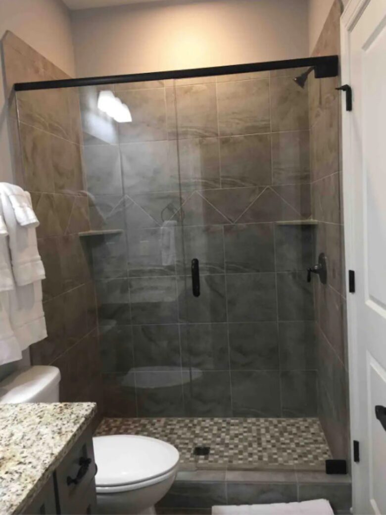 Home exchange in Auburn AL, guest bathroom with walk-in shower