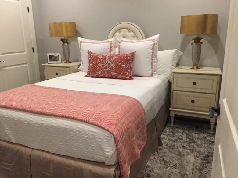 Home exchange in Auburn AL, guest bedroom with queen-size bed
