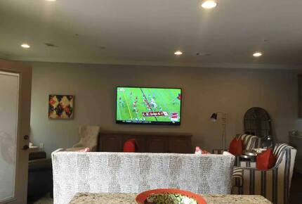 Home exchange in Auburn AL, open floor plan kitchen & living room