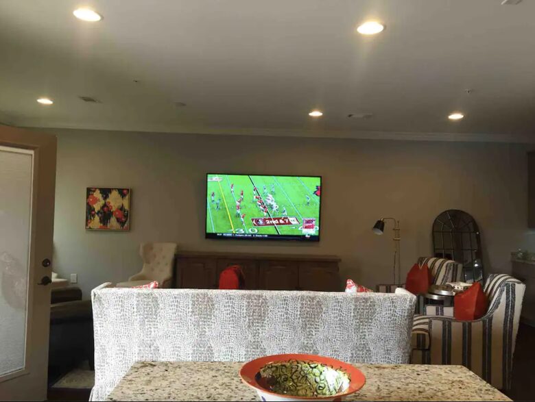 Home exchange in Auburn AL, open floor plan kitchen & living room