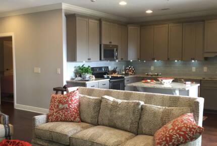 Home exchange in Auburn AL, living room with comfortable sofa