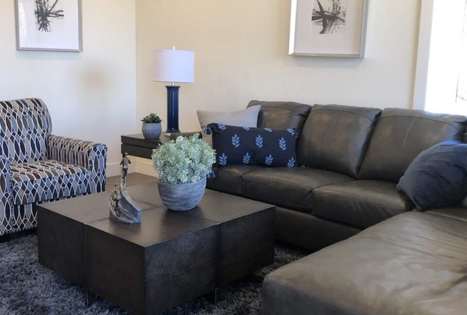 Home exchange in Fraser CO, second living room with sectional