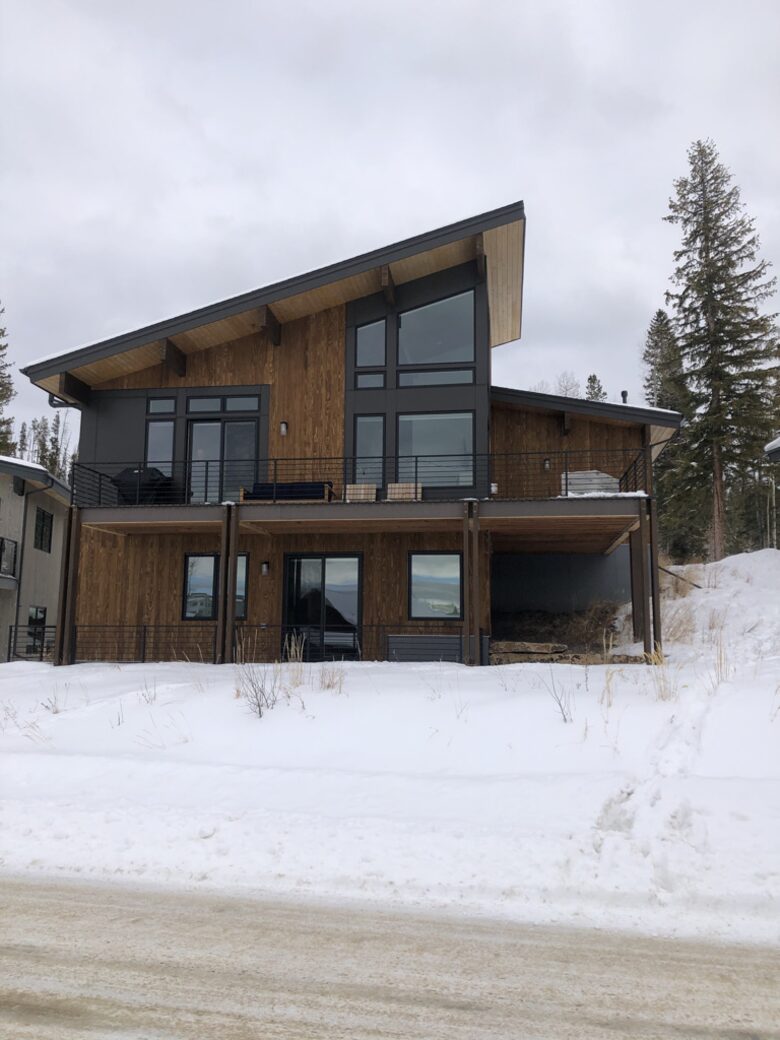 Home exchange in Fraser CO, exterior in the snow