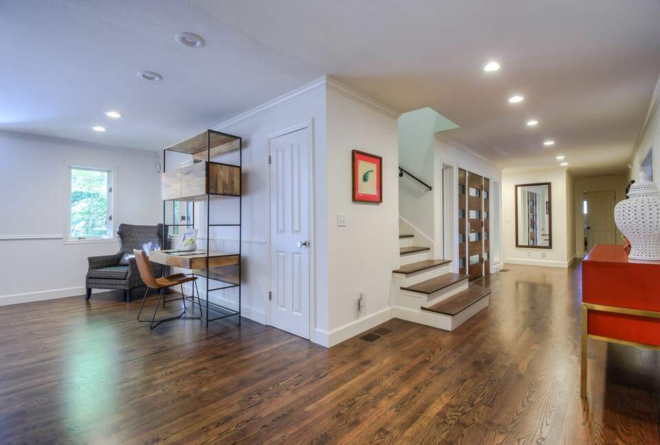 Home exchange in Mill Valley CA, interior entry toward staircase