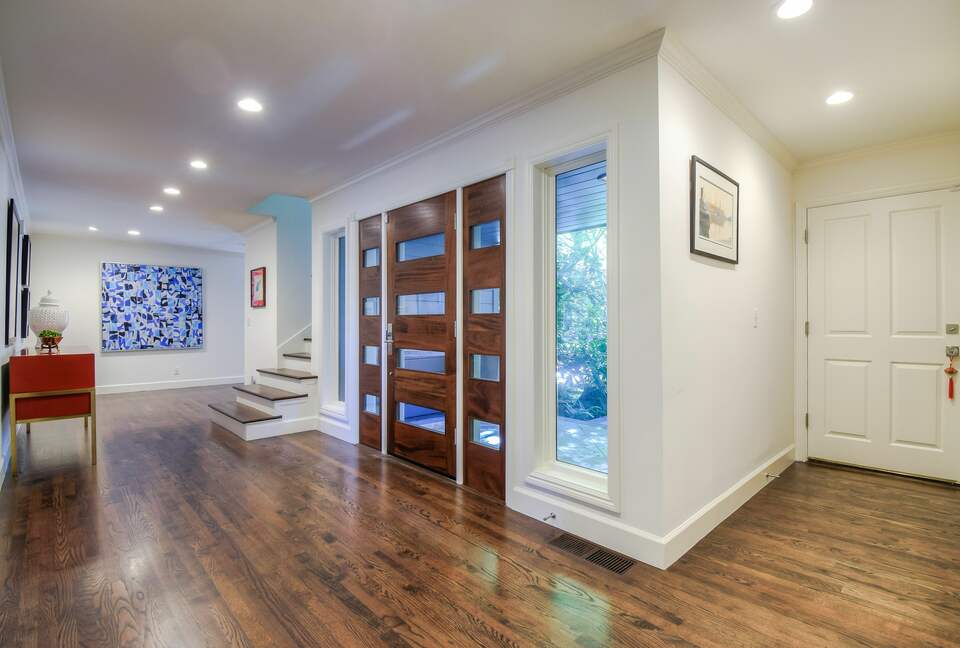 Home exchange in Mill Valley CA, interior entry with hardwood floors