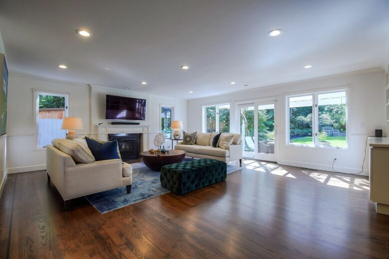 Home exchange in Mill Valley CA, living room fireplace & flatscreen TV