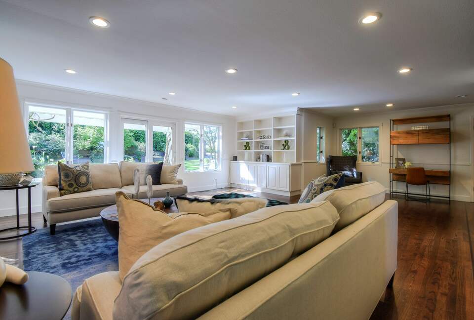 Home exchange in Mill Valley CA, living room with 2 beige couches