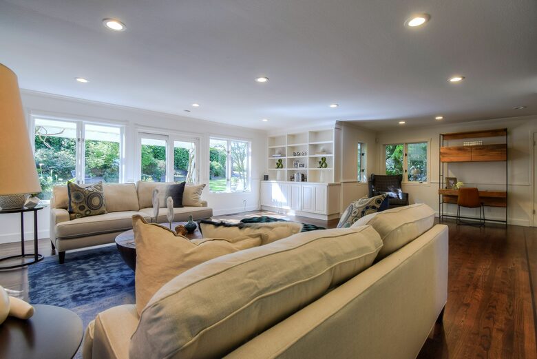 Home exchange in Mill Valley CA, living room with 2 beige couches