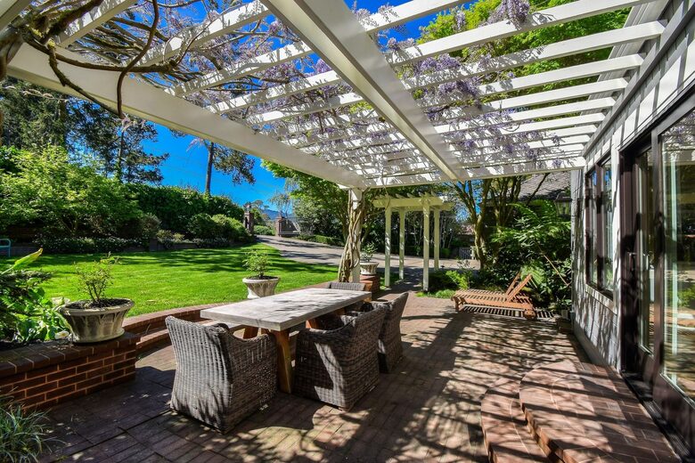 Home exchange in Mill Valley CA, pergola with comfortable seating